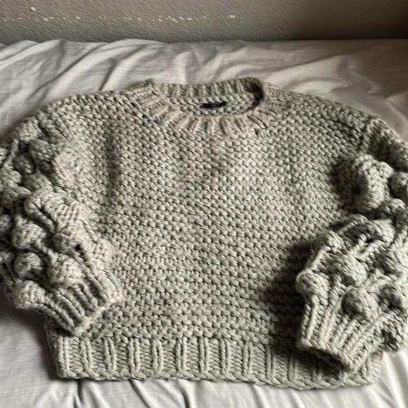 Vici bubble sleeve cardigan and it’s hand knit - Picture 5 of 5